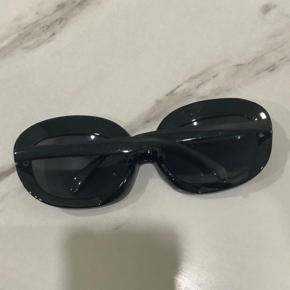 Rhinestone-Embellished Black Oversized Women's Sunglasses - Picture 8 of 16
